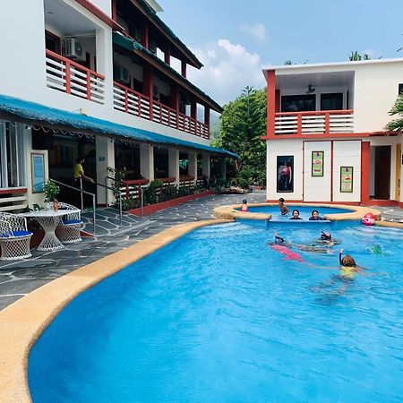 Badladz Staycation Condos Puerto Galera Exterior foto