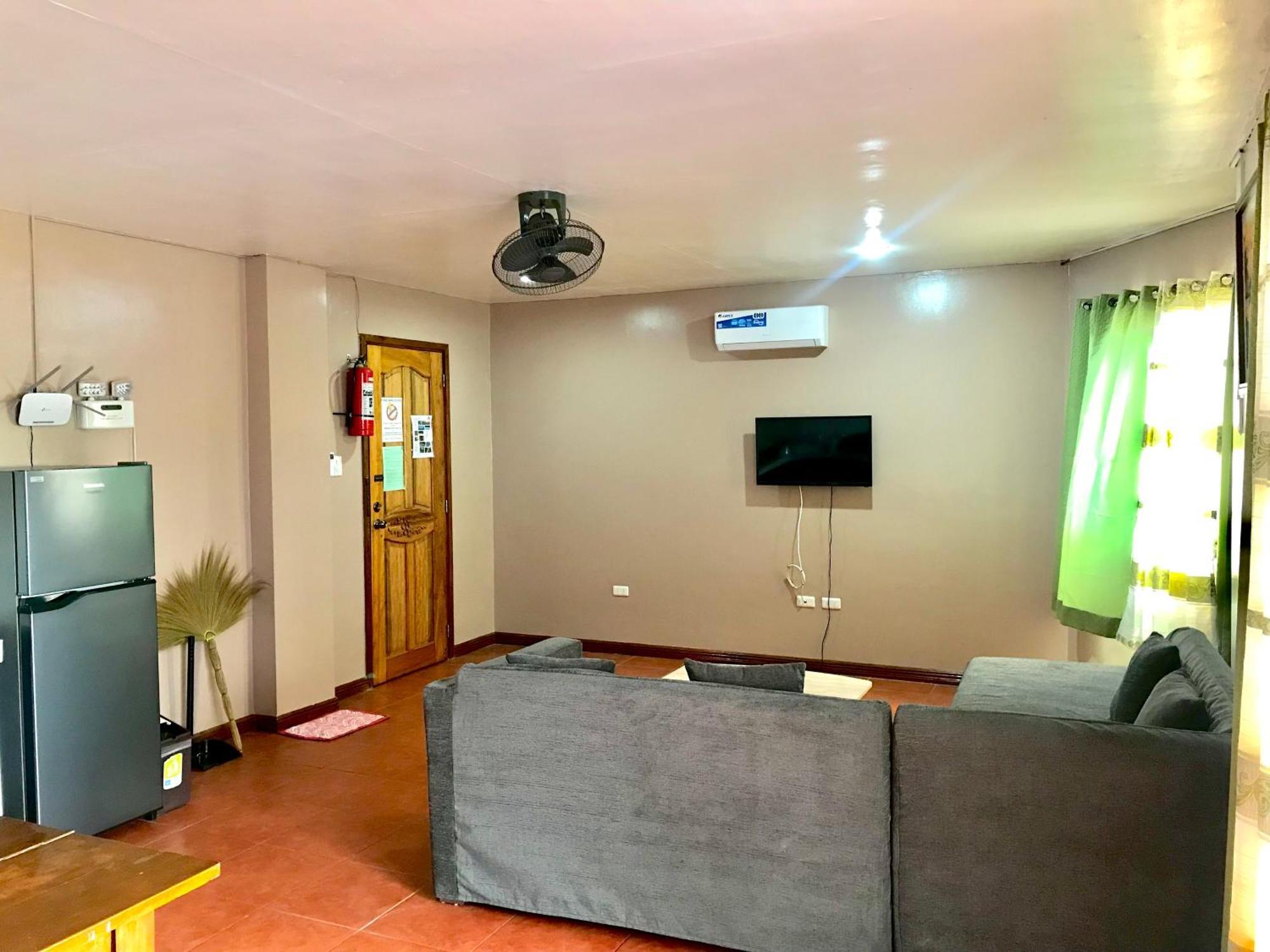 Badladz Staycation Condos Puerto Galera Exterior foto