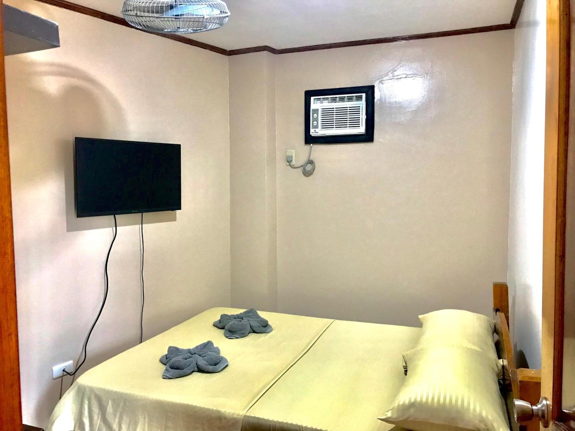 Badladz Staycation Condos Puerto Galera Exterior foto