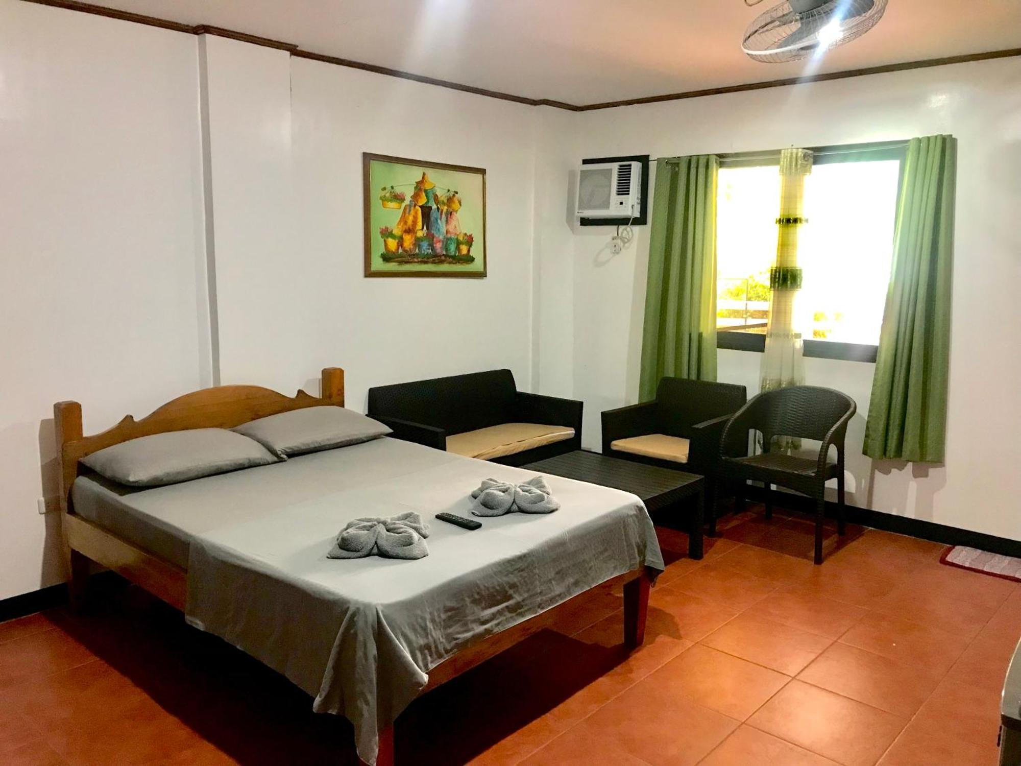 Badladz Staycation Condos Puerto Galera Exterior foto