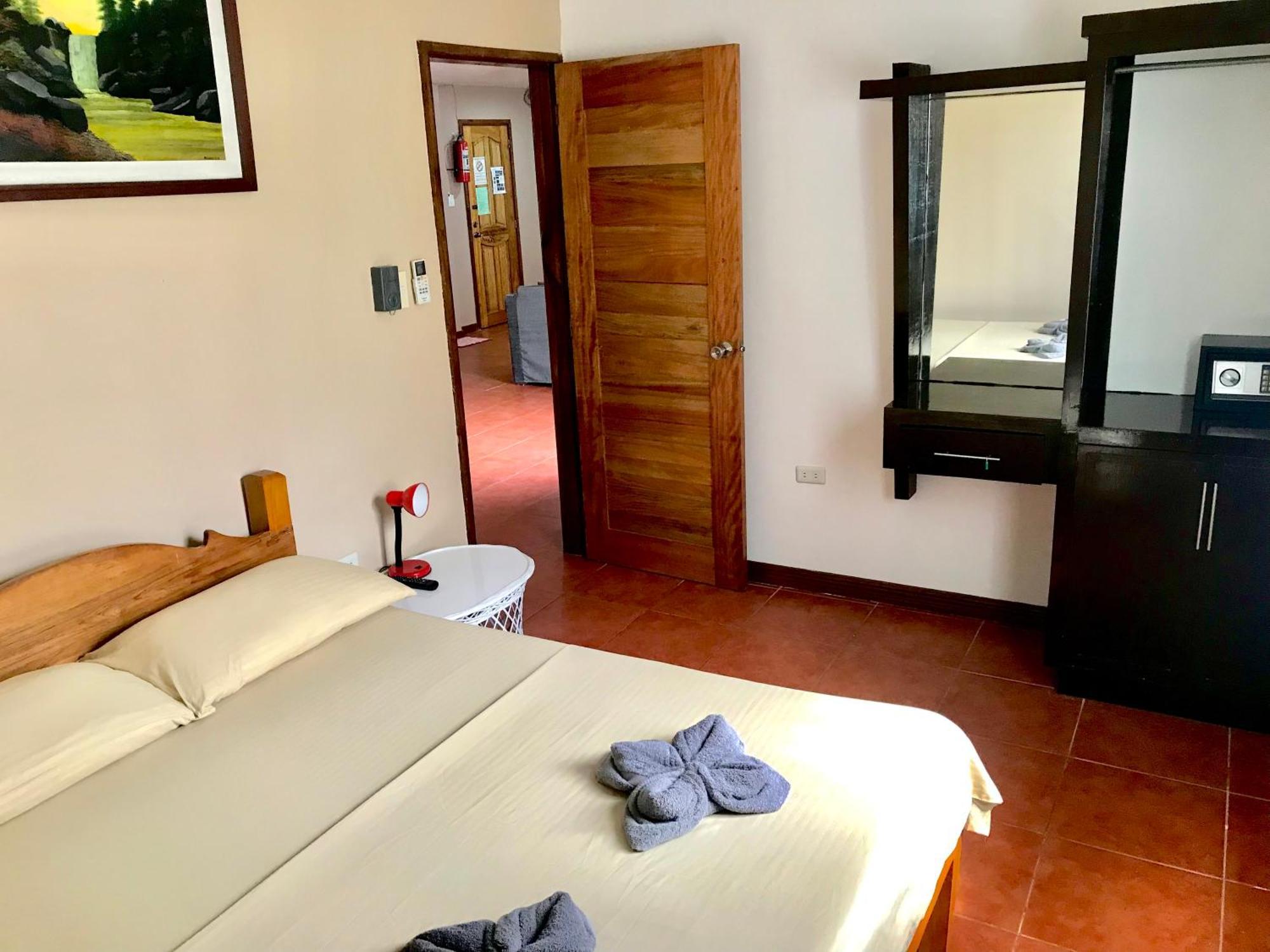 Badladz Staycation Condos Puerto Galera Exterior foto