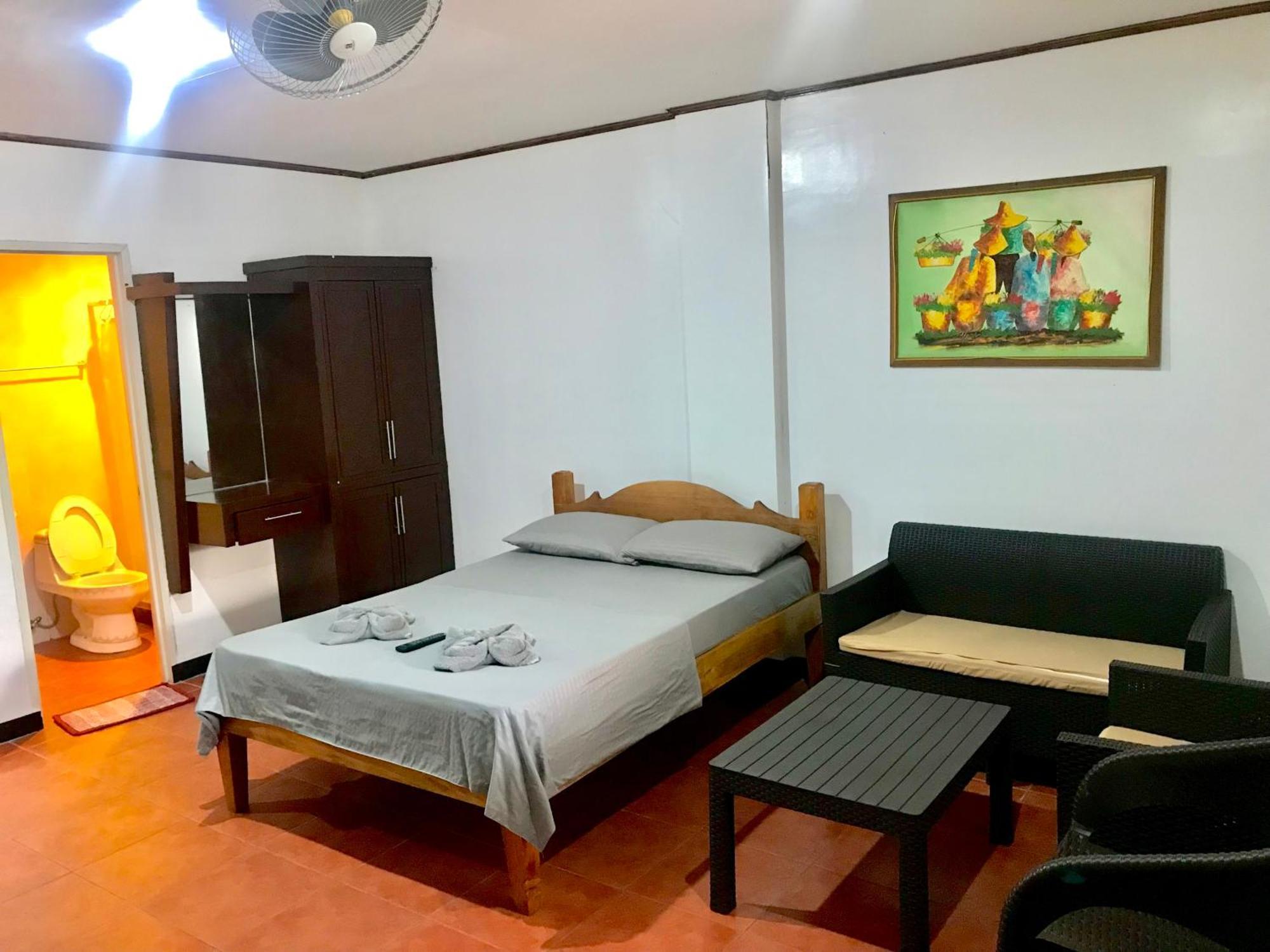 Badladz Staycation Condos Puerto Galera Exterior foto
