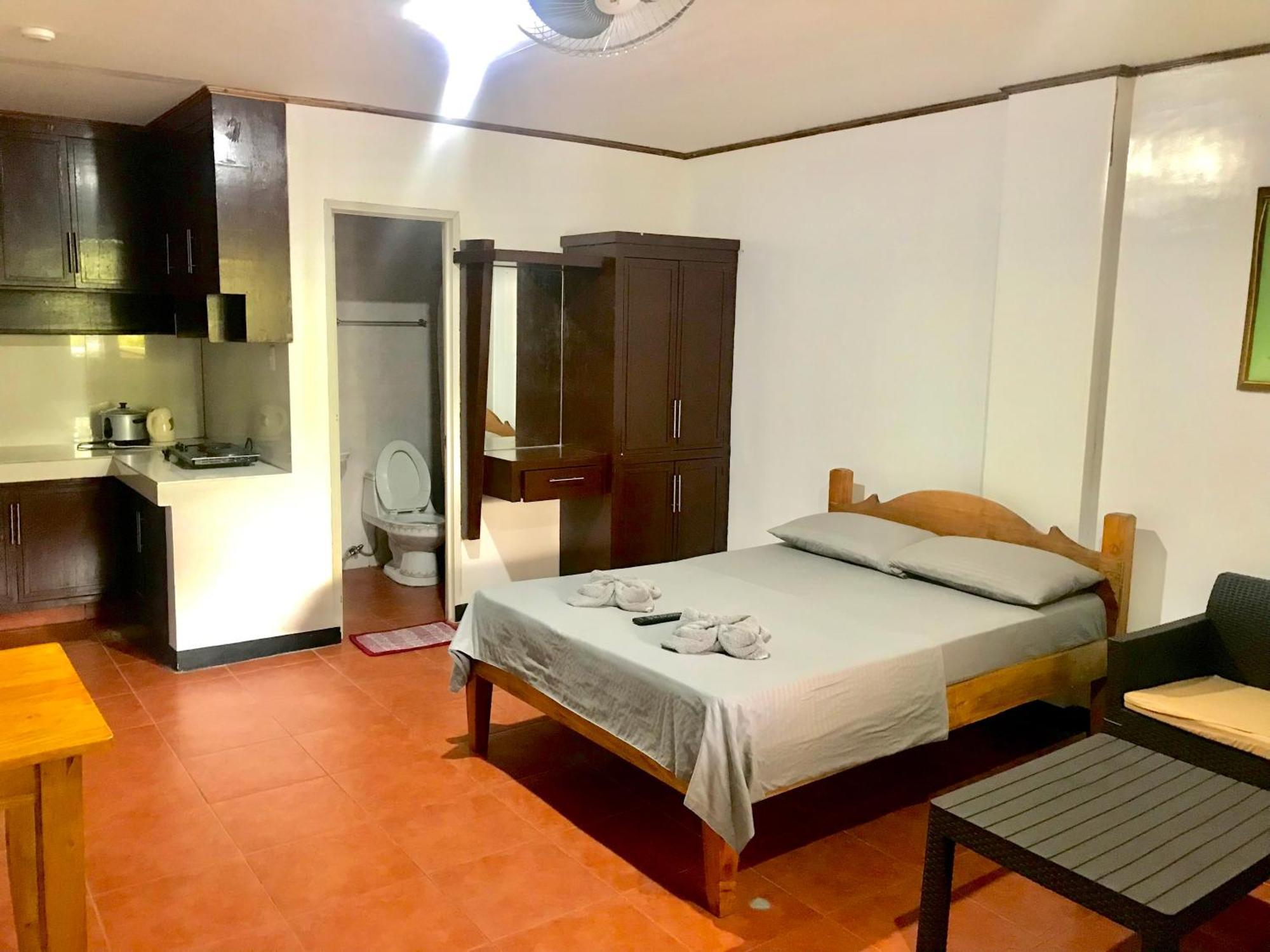 Badladz Staycation Condos Puerto Galera Exterior foto