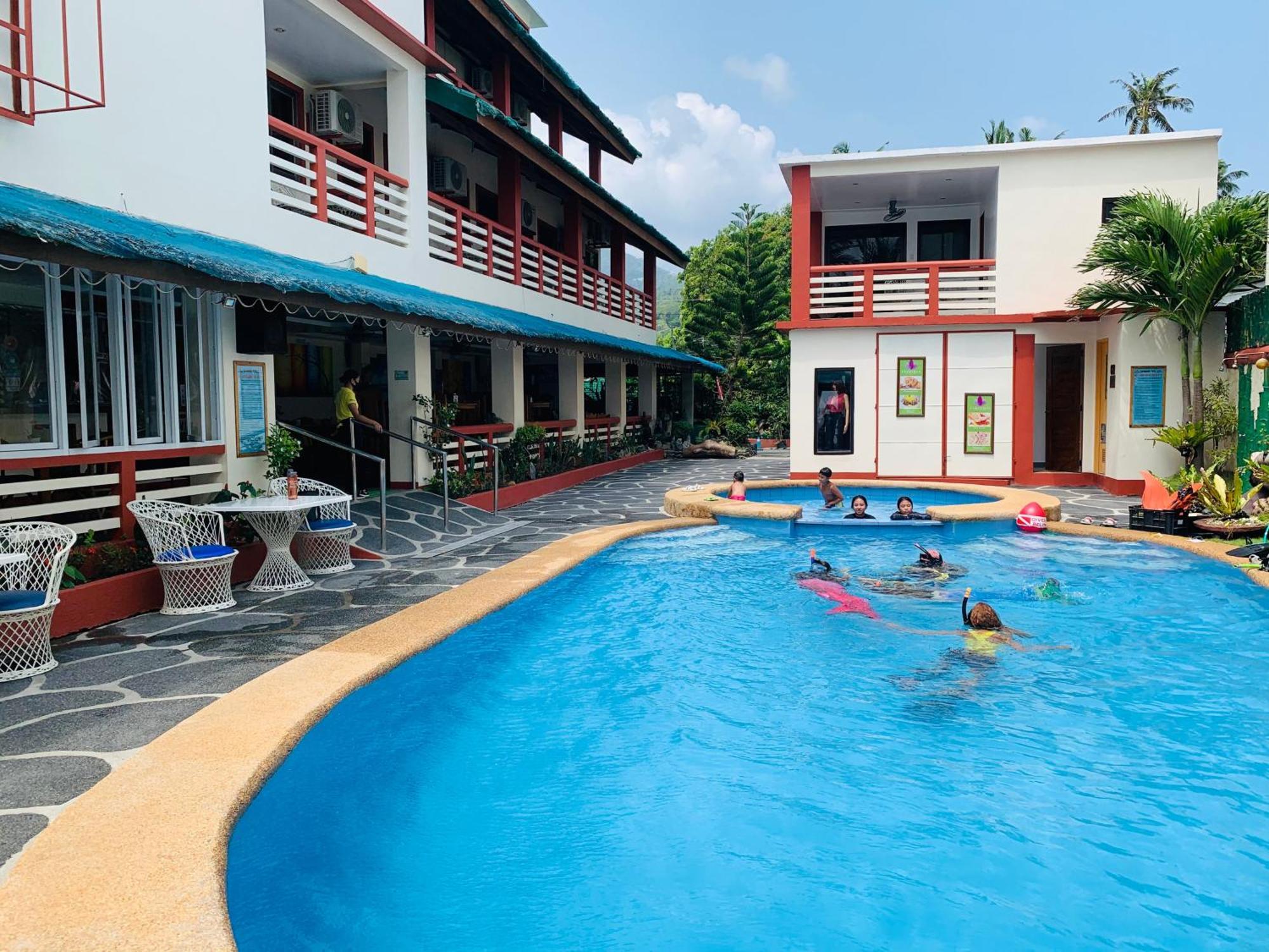 Badladz Staycation Condos Puerto Galera Exterior foto