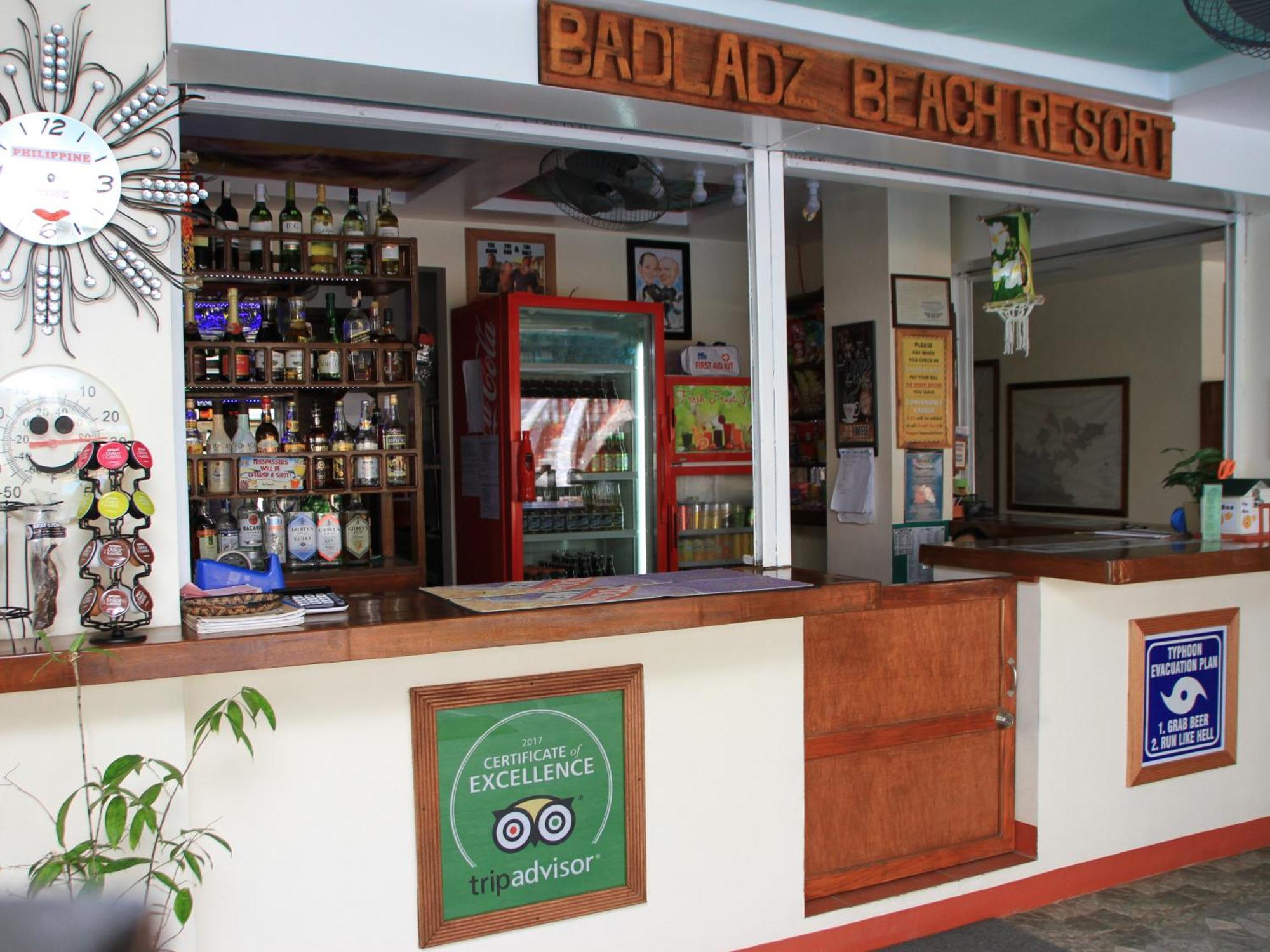 Badladz Staycation Condos Puerto Galera Exterior foto